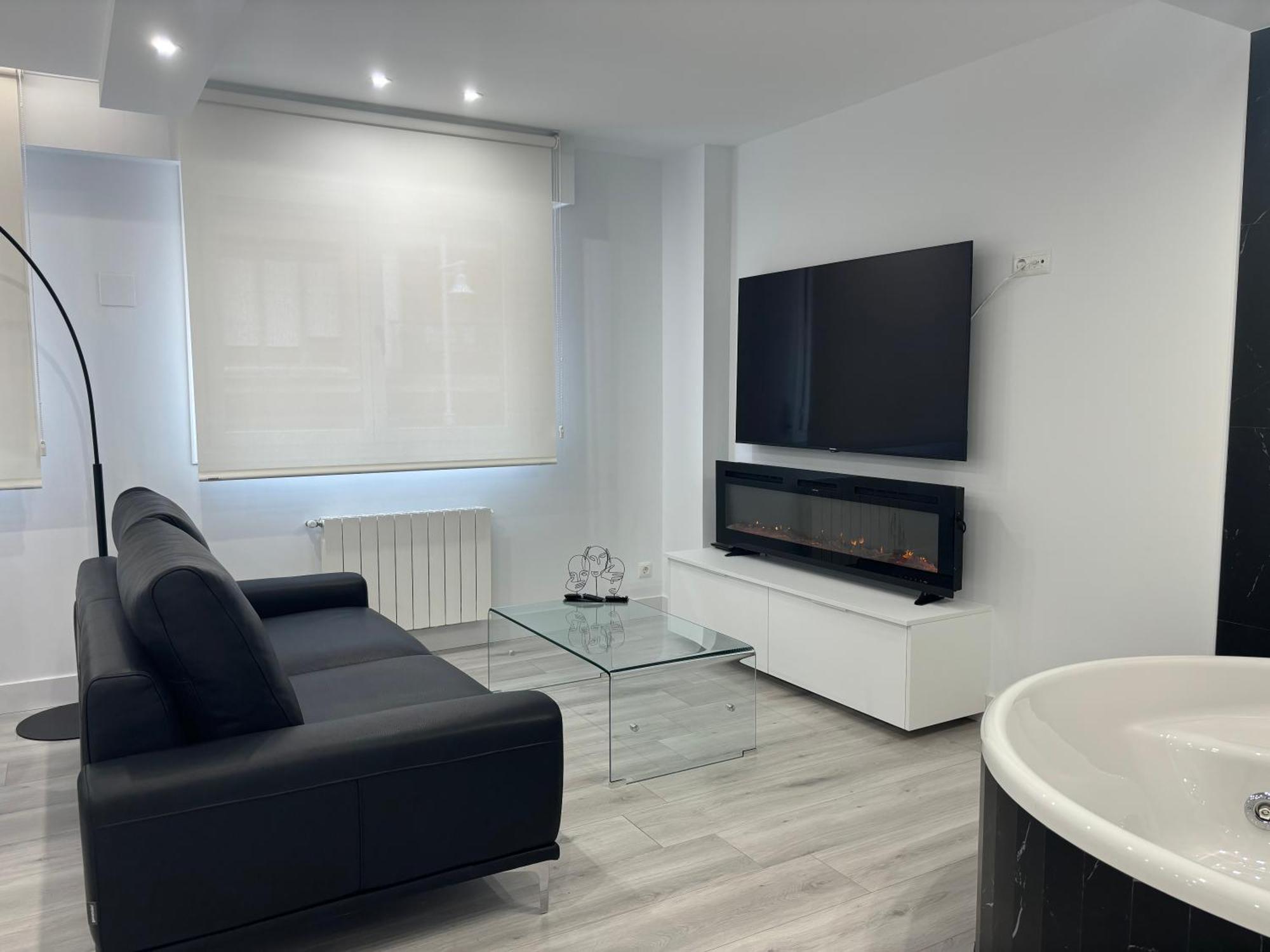 Black And White Suite Cervantes Castro Urdiales Bagian luar foto