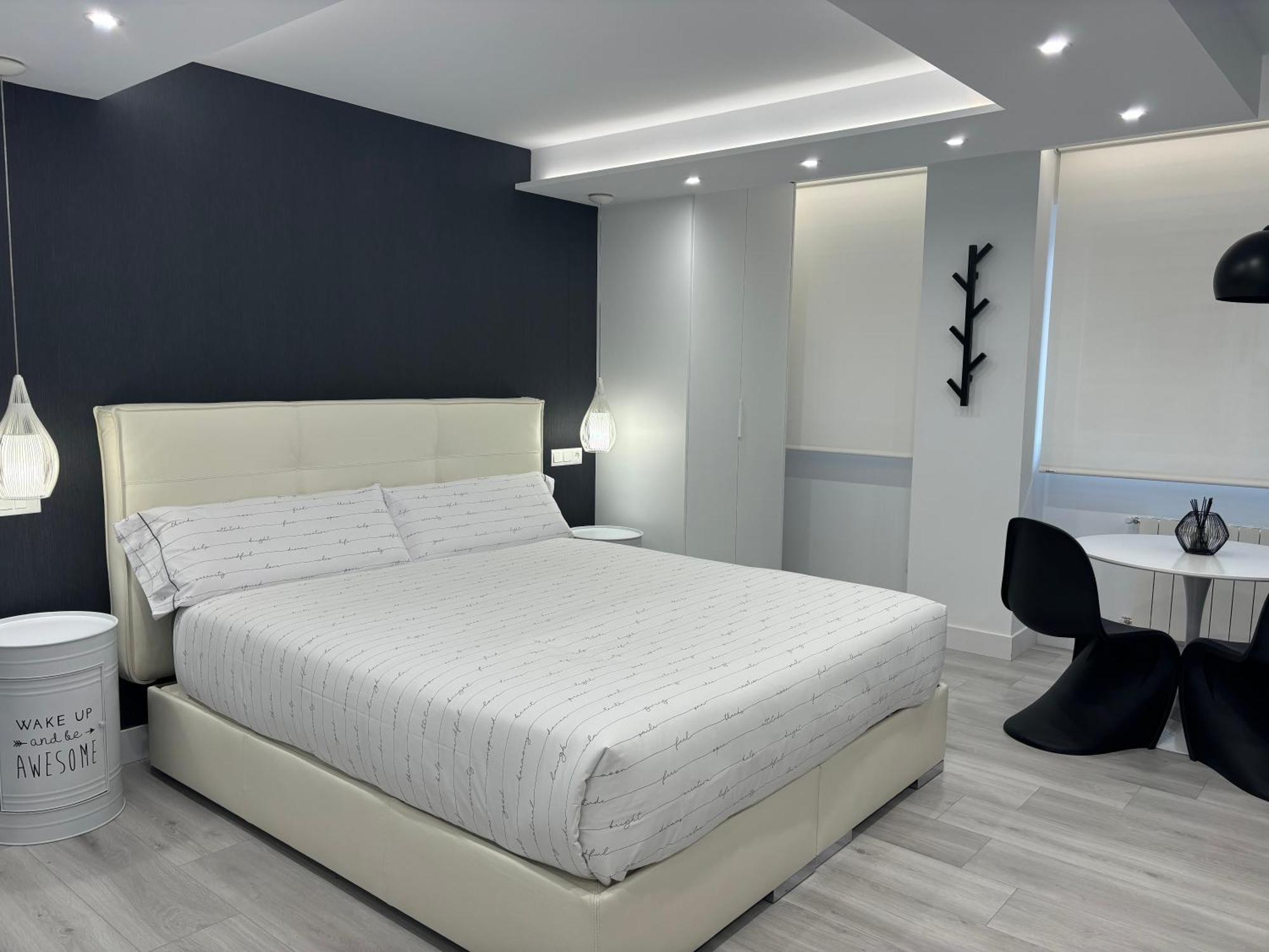 Black And White Suite Cervantes Castro Urdiales Bagian luar foto
